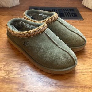 Ugg Tazman slippers size 9 in olive green